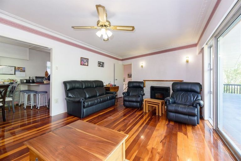 Photo of property in 27 Crompton Road, Massey, Auckland, 0614