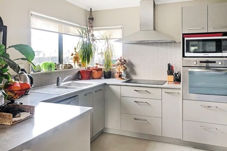 Photo of property in 2/60 Salisbury Road, Birkdale, Auckland, 0626