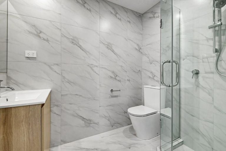 Photo of property in 8/94 Godley Road, Green Bay, Auckland, 0604