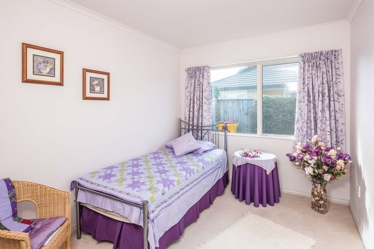 Photo of property in 10 Glen Loch Place, Paraparaumu, 5032