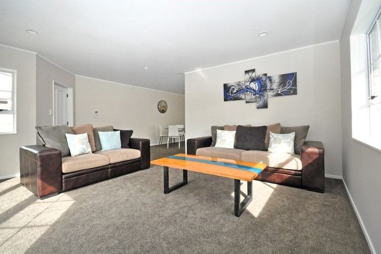 Photo of property in 2/45 Great South Road, Papakura, 2110