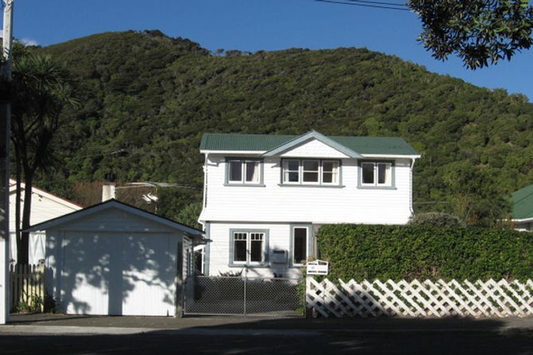 Photo of property in 35 Tuatoru Street, Eastbourne, Lower Hutt, 5013