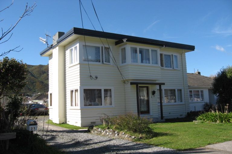 Photo of property in 21 Dover Road, Wainuiomata, Lower Hutt, 5014