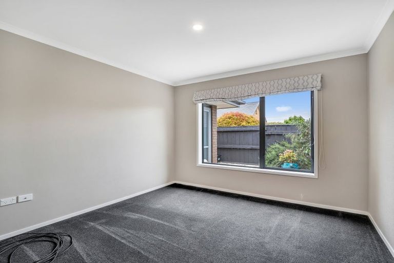 Photo of property in 3 Crabapple Close, Milson, Palmerston North, 4414