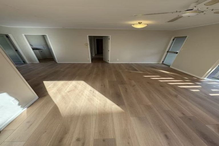 Photo of property in 81 Kemp Road, Massey, Auckland, 0614