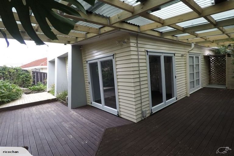 Photo of property in 32 Peter Terrace, Castor Bay, Auckland, 0620