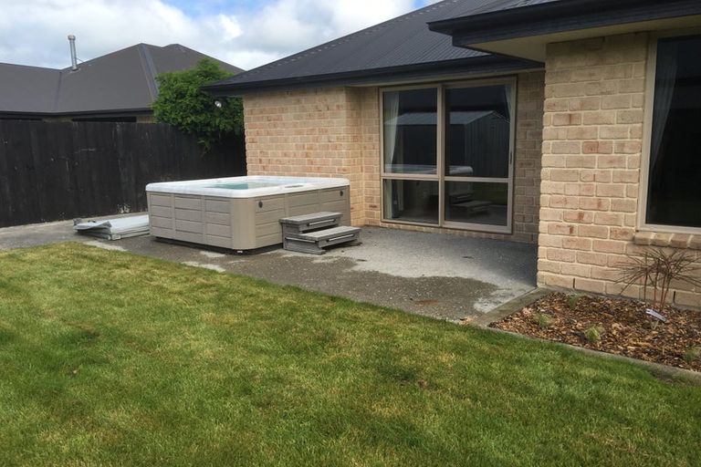 Photo of property in 26 Linkwater Way, Parklands, Christchurch, 8083