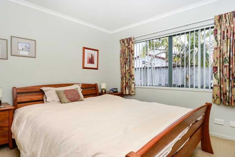 Photo of property in 9 Freestone Place, Henderson, Auckland, 0612