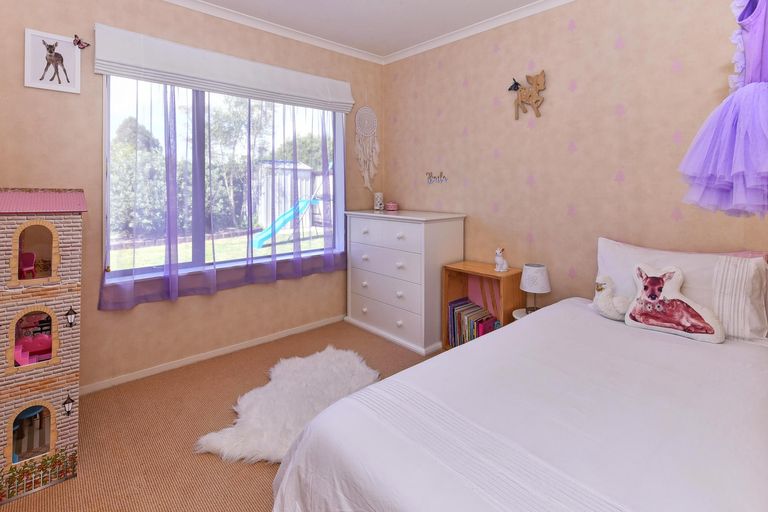 Photo of property in 28 Blackwood Drive, Wattle Downs, Auckland, 2103