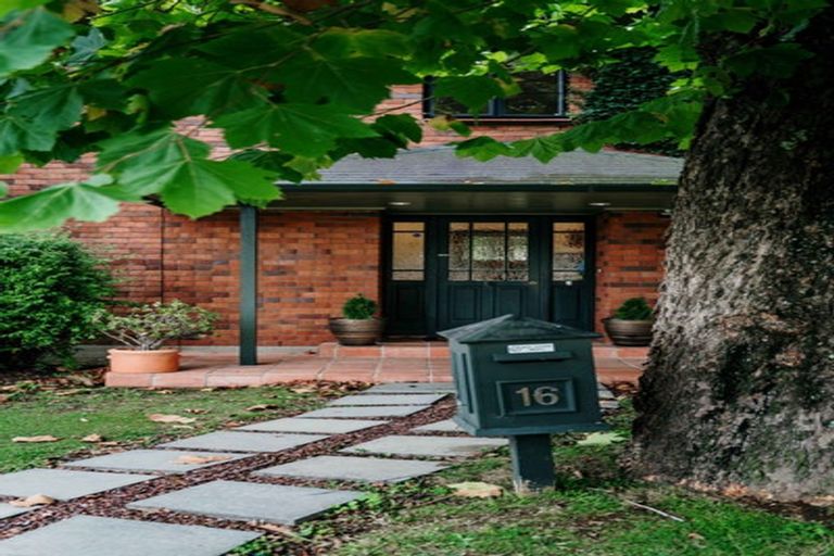 Photo of property in 16 Len Garlick Place, Pahurehure, Papakura, 2113