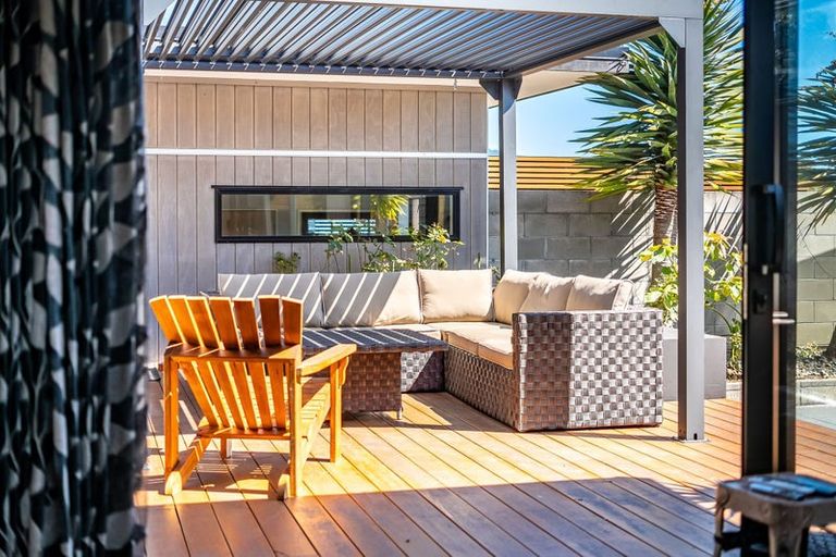 Photo of property in 11 Sumner Terrace, Aotea, Porirua, 5024