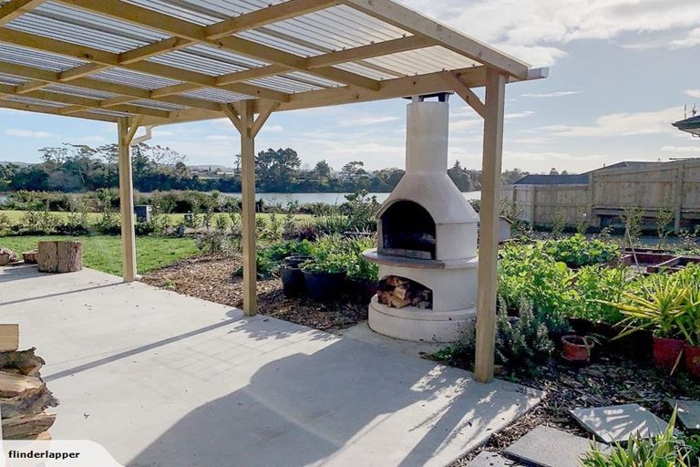 Photo of property in 17 Kauri Drive, Waiuku, 2123