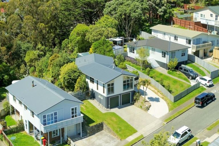 Photo of property in 5 Quinn Grove, Ranui, Porirua, 5024