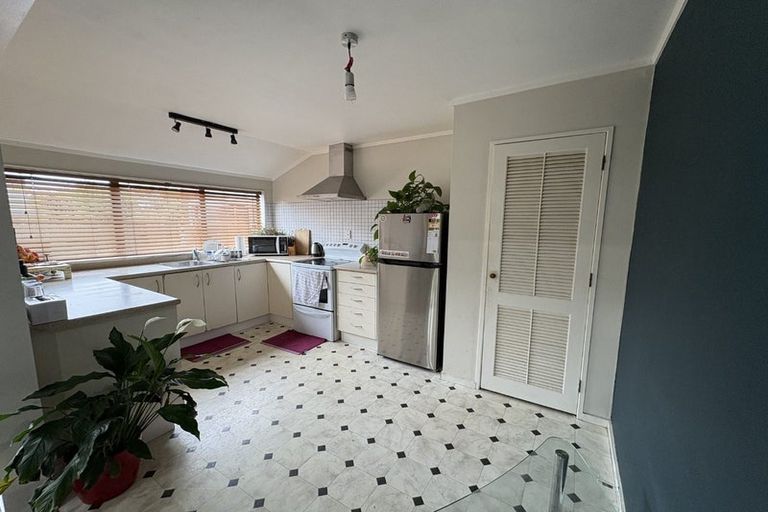 Photo of property in 6 Flinders Place, Johnsonville, Wellington, 6037