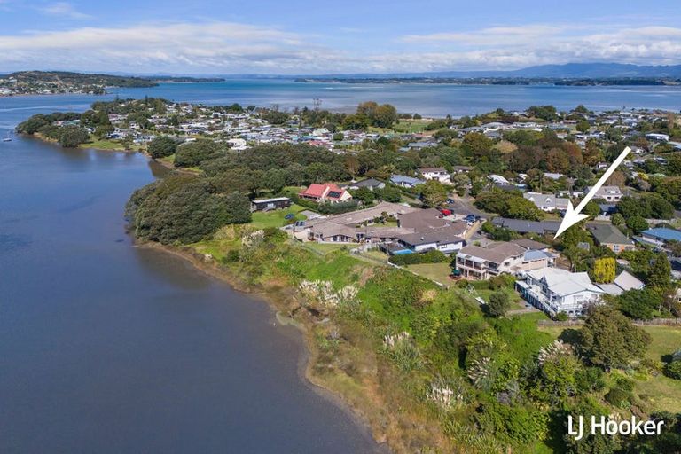 Photo of property in 16 Pohutukawa Drive, Athenree, Katikati, 3177