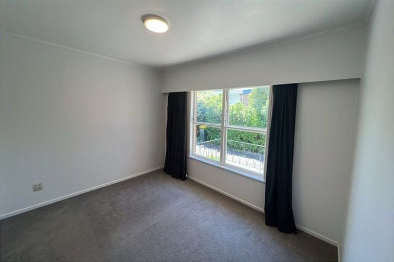 Photo of property in 2/8 Evelyn Place, Hillcrest, Auckland, 0627