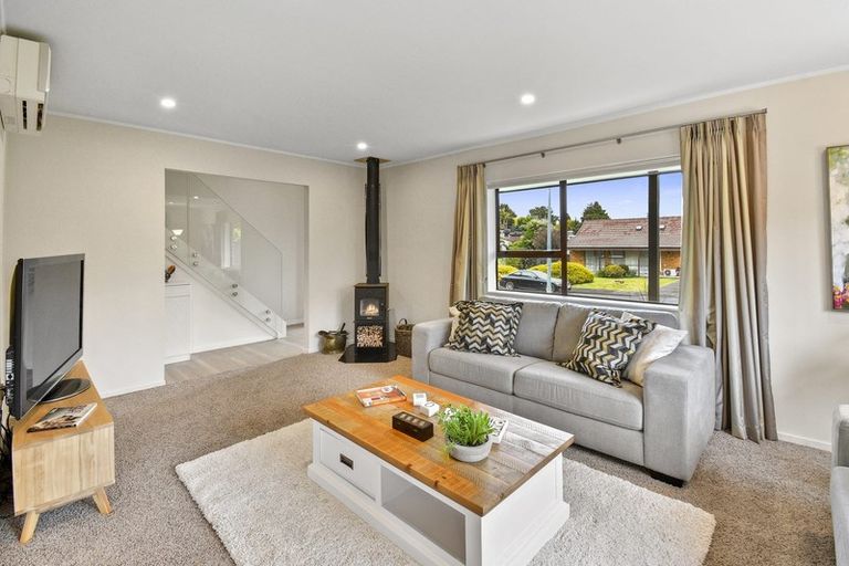 Photo of property in 10 Dalkeith Place, Opaheke, Papakura, 2113