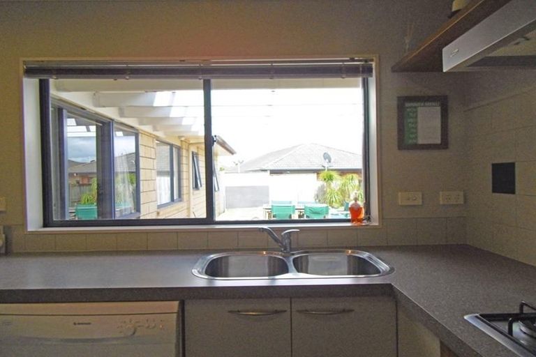 Photo of property in 12 Bellshill Close, Wattle Downs, Auckland, 2103