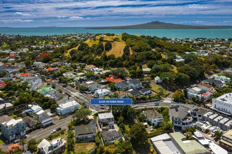 Photo of property in 2/125 Victoria Road, Devonport, Auckland, 0624
