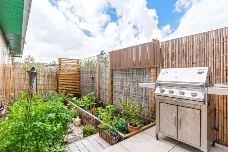 Photo of property in 1/289 Swanson Road, Ranui, Auckland, 0612