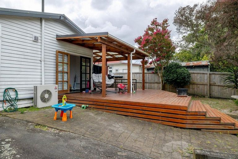 Photo of property in 37 Stewart Crescent, Hokowhitu, Palmerston North, 4410