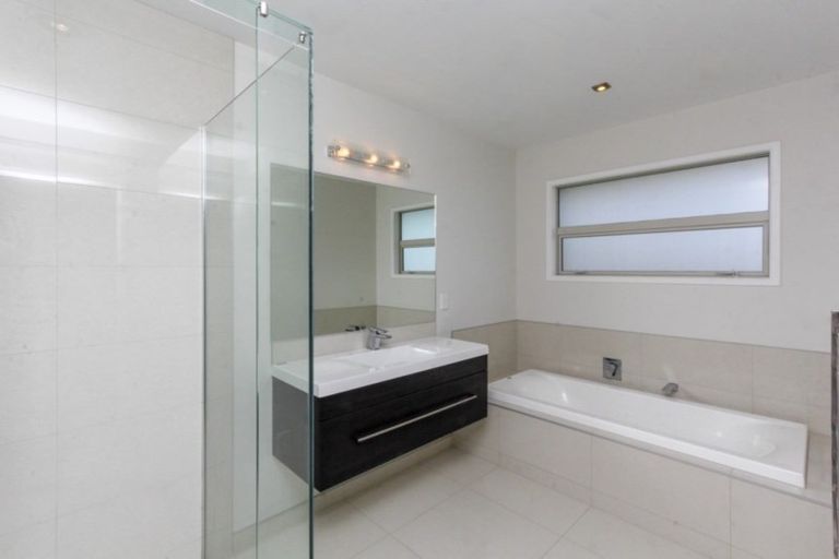 Photo of property in 5 Maunga Heights, Hurworth, New Plymouth, 4371