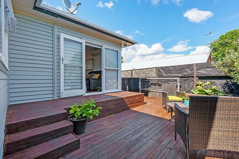 Photo of property in 3/14 Orchid Place, Te Atatu South, Auckland, 0610