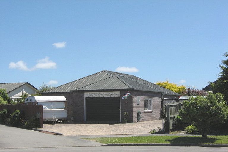 Photo of property in 28 Beauford Place, Parklands, Christchurch, 8083