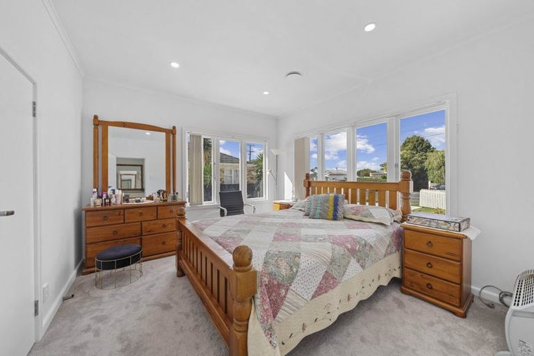 Photo of property in 21 Miller Road, Mangere Bridge, Auckland, 2022