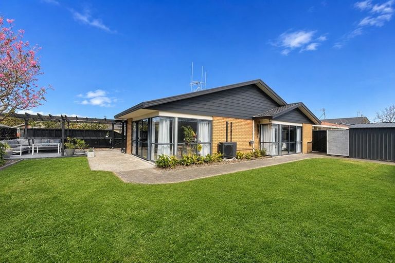Photo of property in 17 Bayfair Drive, Mount Maunganui, 3116