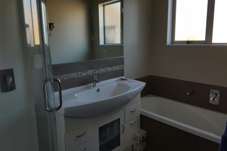 Photo of property in 17 Scoria Close, Pyes Pa, Tauranga, 3112