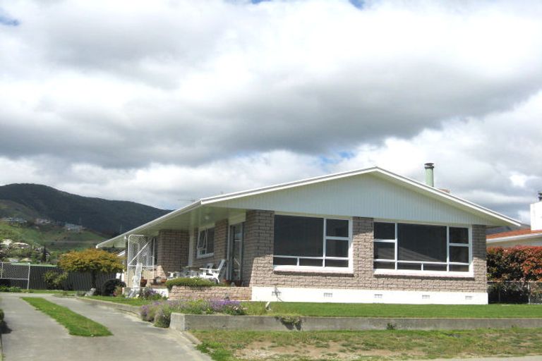 Photo of property in 24 Fergusson Street, Stoke, Nelson, 7011