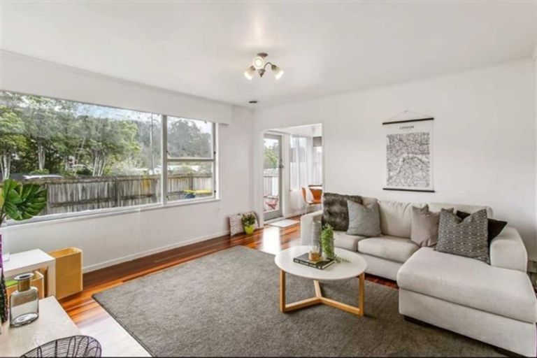 Photo of property in 1/29 Woodside Road, Massey, Auckland, 0614