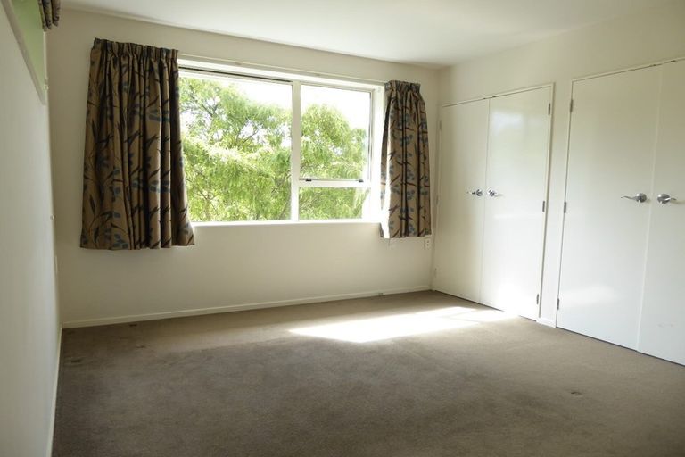 Photo of property in 198 Newlands Road, Newlands, Wellington, 6037