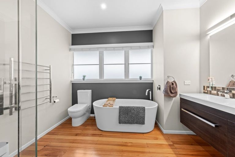 Photo of property in 124 Carrington Street, Lower Vogeltown, New Plymouth, 4310