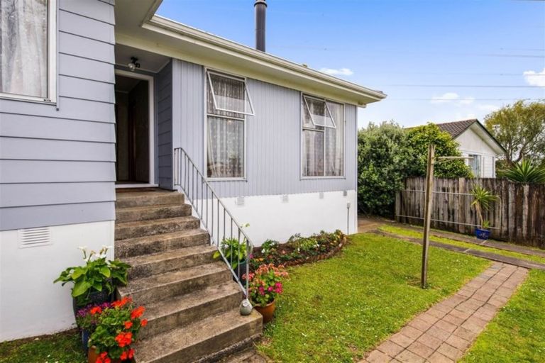 Photo of property in 6 Cherry Tree Place, Massey, Auckland, 0614