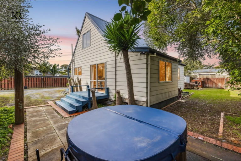 Photo of property in 2/100 Beach Road, Pahurehure, Papakura, 2113