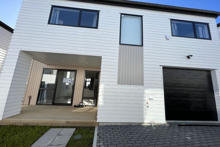 Photo of property in 9/535 Swanson Road, Ranui, Auckland, 0612