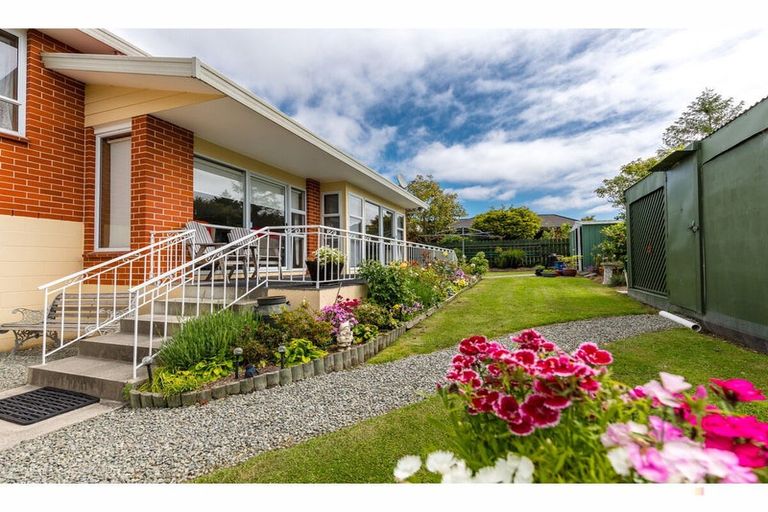 Photo of property in 11 Oxford Street, Waimate, 7924