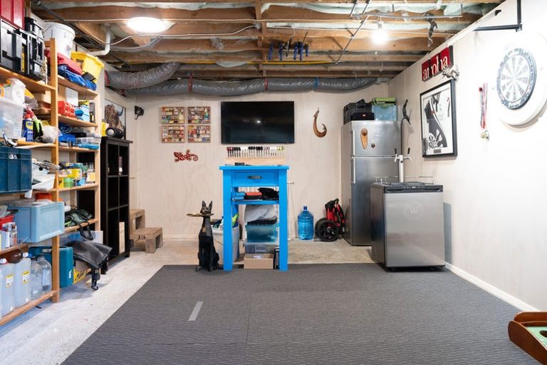 Photo of property in 2 Fitzwilliam Terrace, Tawa, Wellington, 5028