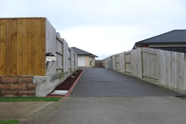 Photo of property in 6 Daniel Place, Kelvin Grove, Palmerston North, 4414