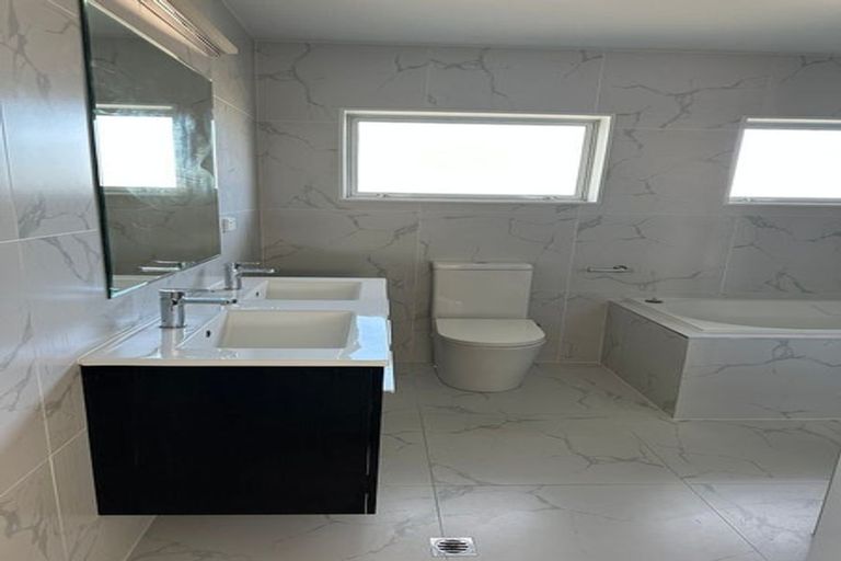 Photo of property in 77 Granville Drive, Massey, Auckland, 0614