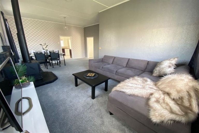 Photo of property in 16 Lanark Street, Balclutha, 9230