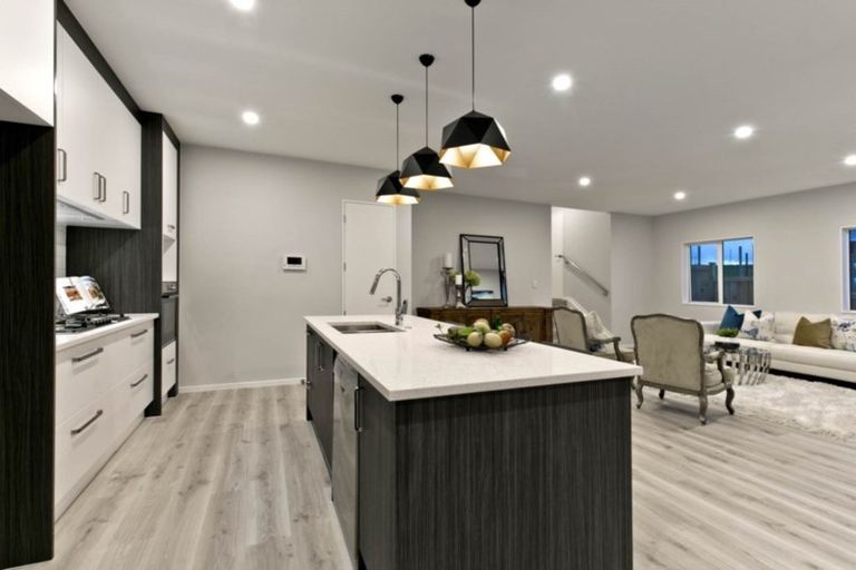 Photo of property in 113 Godfrey Drive, Orewa, 0931