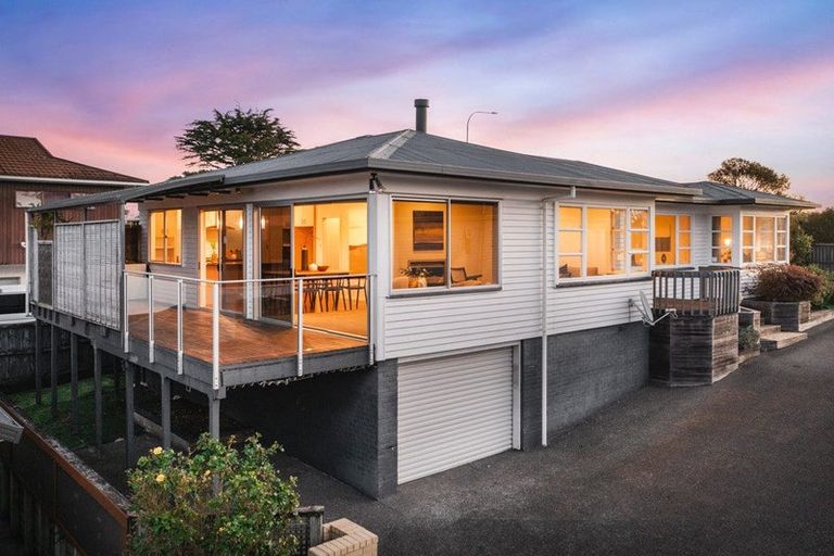 Photo of property in 213 Te Atatu Road, Te Atatu South, Auckland, 0610