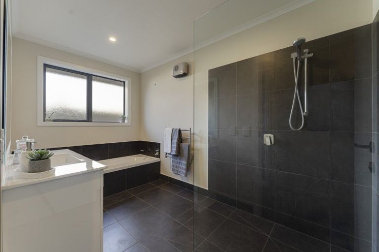 Photo of property in 22 Magnetic Place, Cromwell, 9310