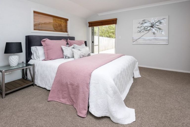 Photo of property in 11a Pegler Drive, Howick, Auckland, 2014