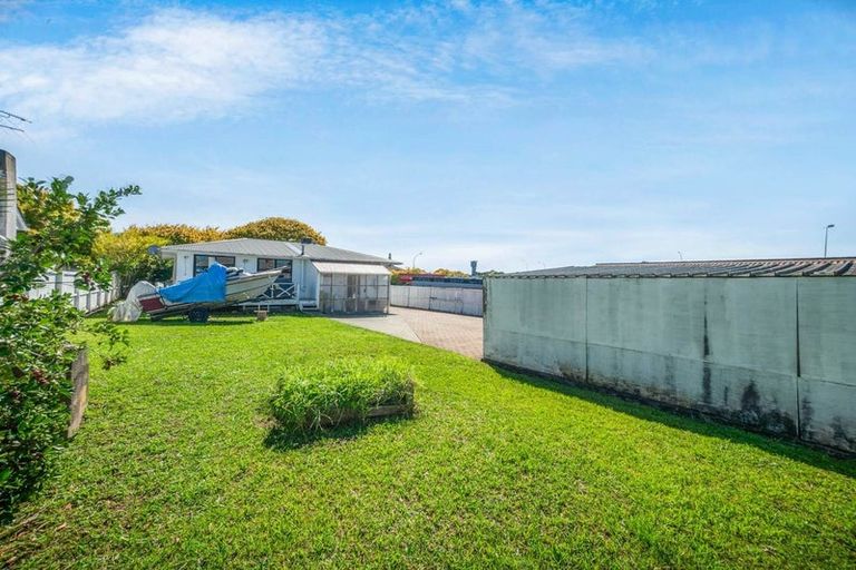 Photo of property in 12 Ussher Place, Pakuranga Heights, Auckland, 2010