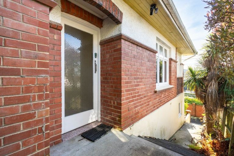 Photo of property in 84 Hazelhurst Pass, Caversham, Dunedin, 9012