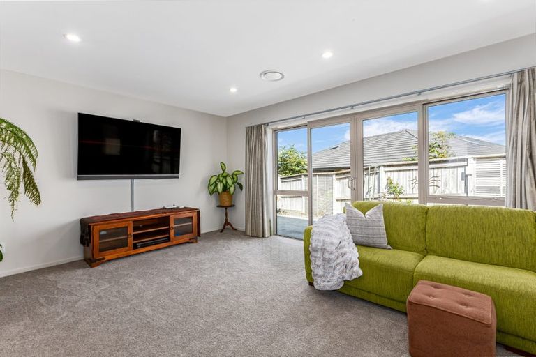 Photo of property in 25 Kahurangi Heights, Aotea, Porirua, 5024